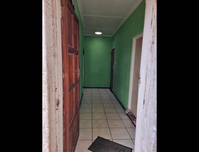 5 BEDROOM HOUSE FOR SALE IN KEMPTON PARK EXT 02
